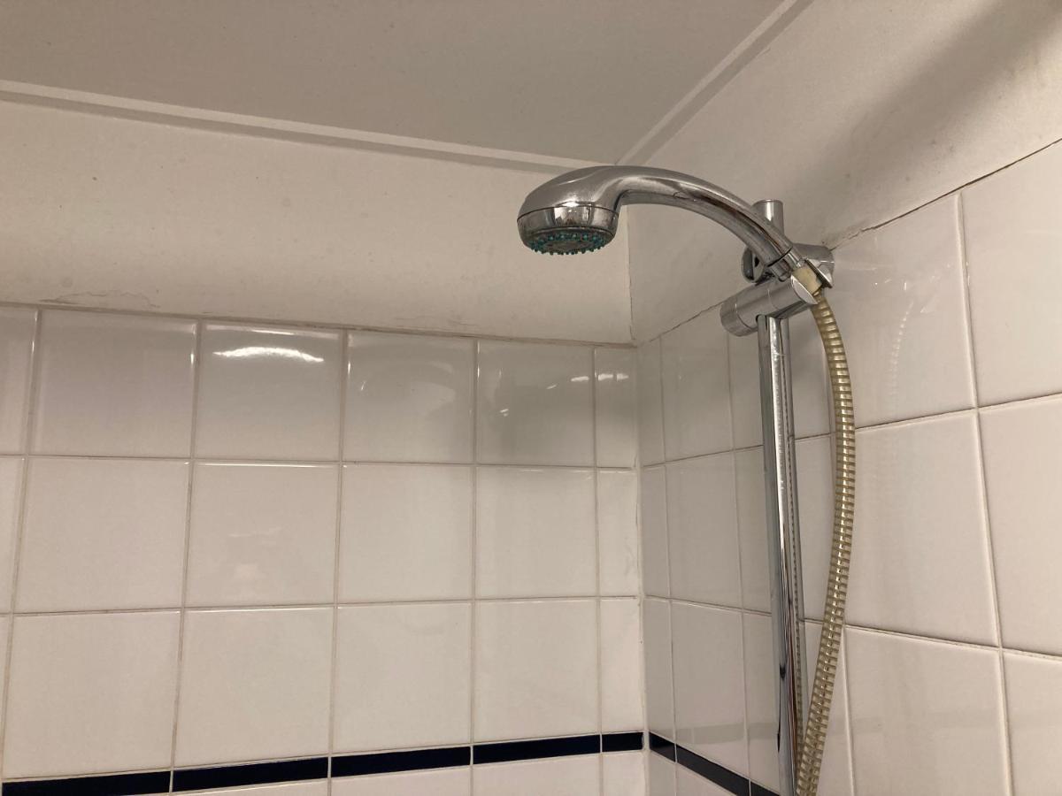 Rb Hostel ジーリクゼー エクステリア 写真